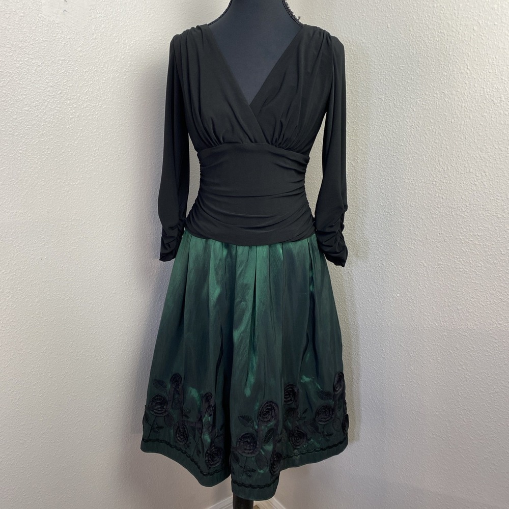 S.L Fashions Dress Women's 6 Green Black Embroidered Taffeta Stretch Whimsigoth